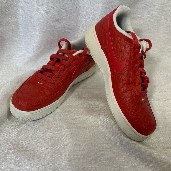 Red leather Nike Air Force 1 LV8 sneakers - Picture 10 of 12